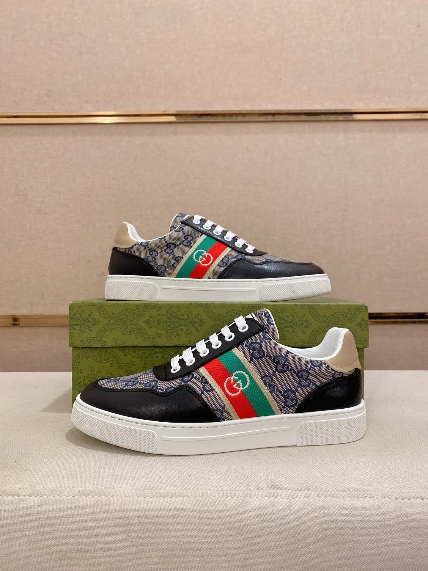 Men's clothing and shoes💰:440💰 (GUCCI) The latest model from the official website 🎁🎁Casual and fashionable men's shoes👟, hot style 💥The version is simple and elegant, exclusive for trendy men. Unique official website latest brand elements 👑Gucci original decoration, fashionable and generous, the fabric is original cowhide ✅sheepskin lining, the official website specifies wear-resistant casual outsole, the classic model is taken in kind at the counter🎬38-44 (45 is not returned or exchanged)